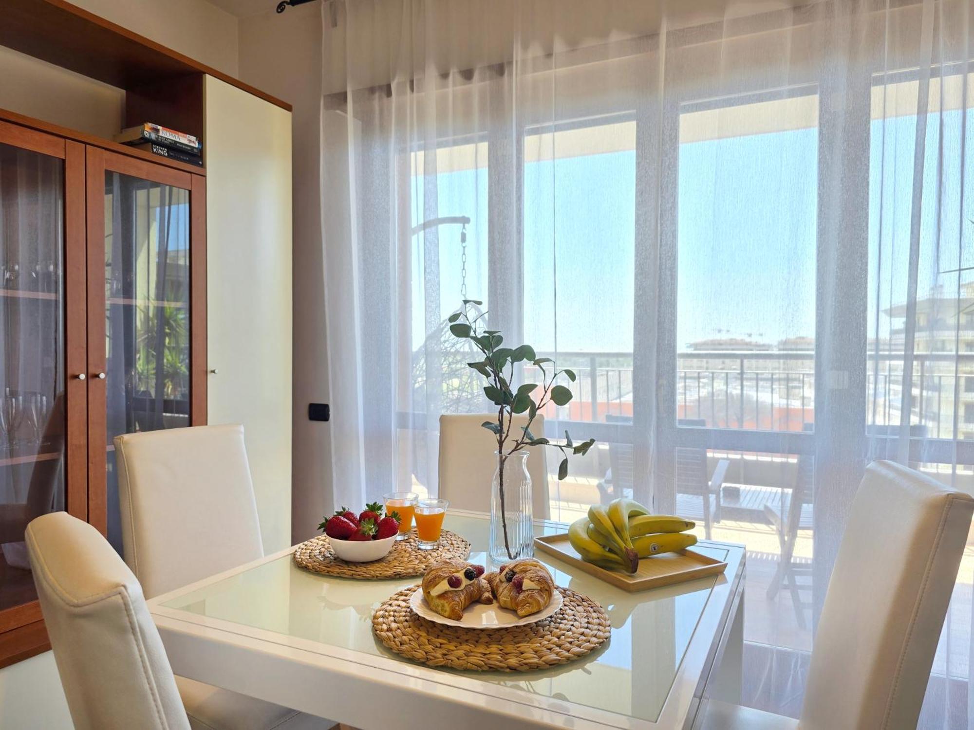 Golden Hour Apartment - Panoramic Terrace Fiumicino Exteriér fotografie